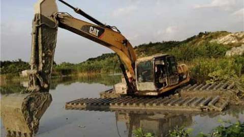 水陸挖掘機(jī)能在多深水面下工作？