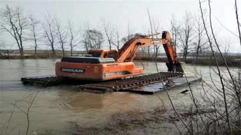 水陸挖掘機(jī)出租