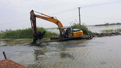 水陸兩用挖掘機(jī)出租