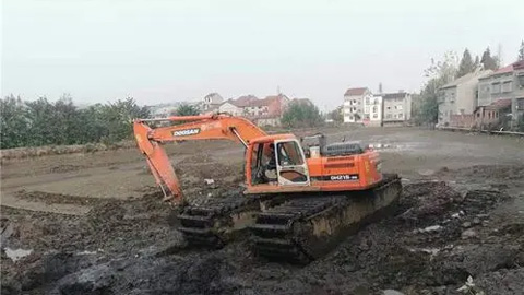 水陸挖掘機(jī)出租多少錢一月