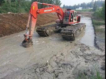 水陸挖掘機(jī)