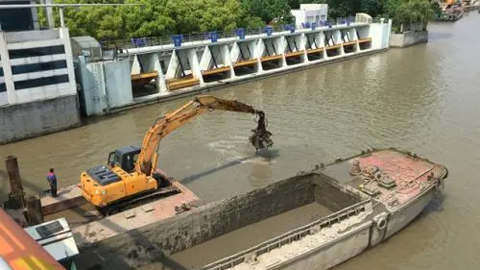 水陸挖掘機(jī)