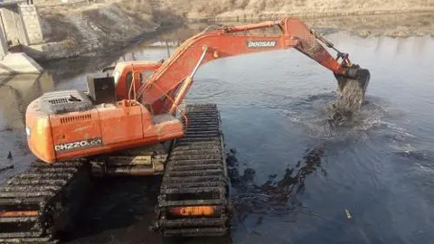 水陸兩用挖掘機(jī)出租