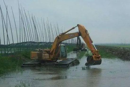 水陸挖掘機(jī)租賃